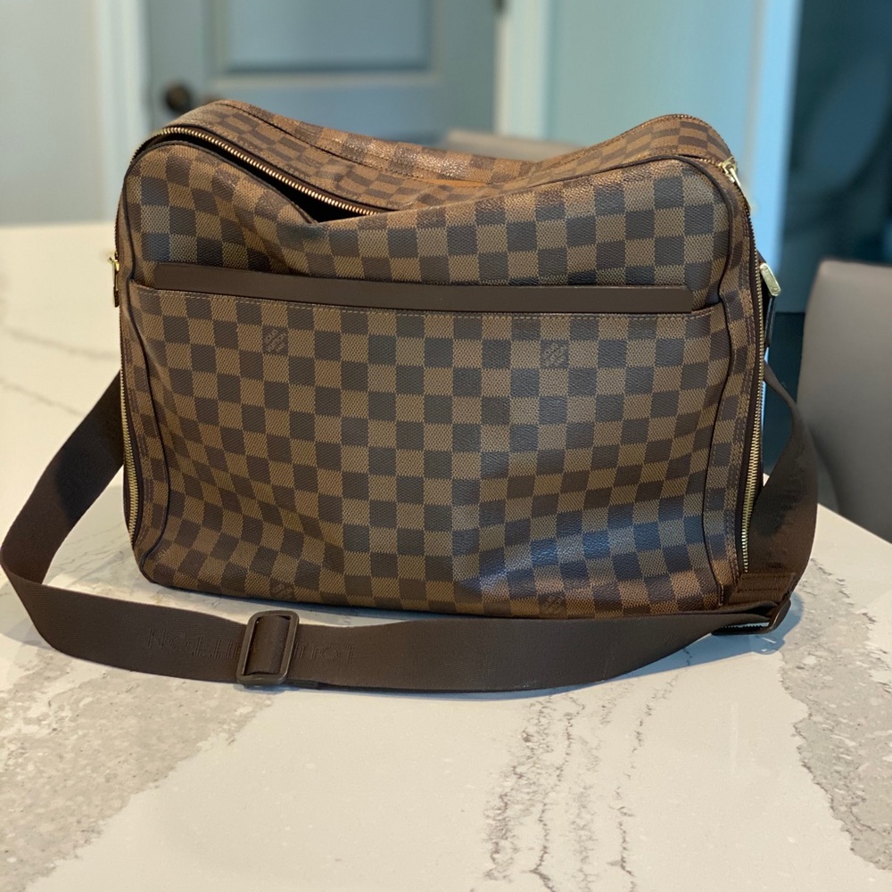 Authentic/Rare/Retired Louis Vuitton Damier Bag